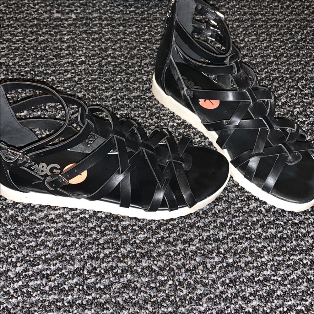 Black twisted sandal